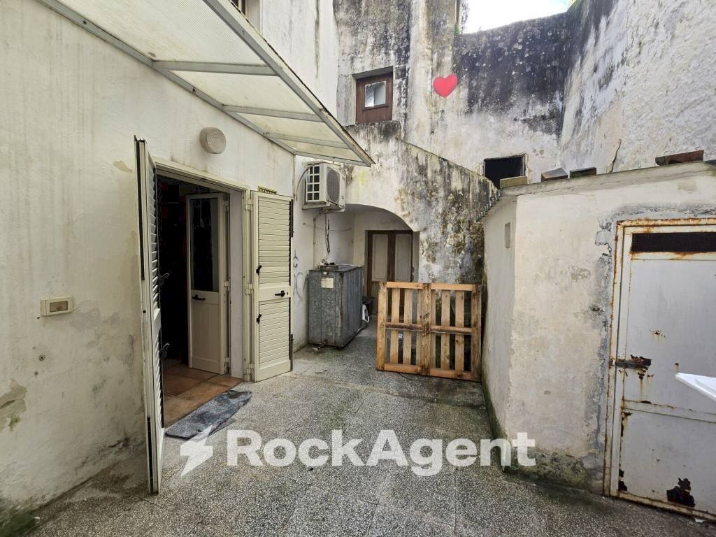 Cortile interno - Casa indipendente via M. Giangreco, 48, Ruffano - foto 3