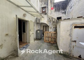 Cortile interno - Casa indipendente via M. Giangreco, 48, Ruffano - foto 3