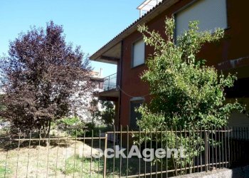 Facciata - Quadrilocale strada Provinciale 3 Tirrena, 88, Trecchina - foto 1