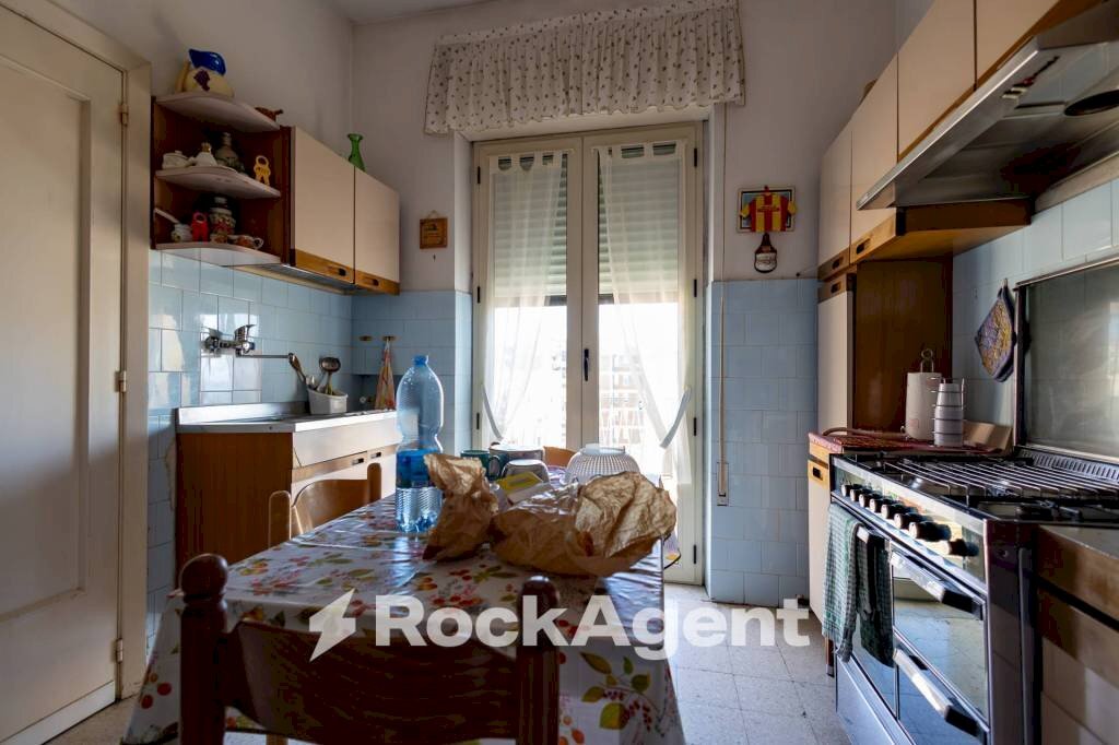 Cucina - Quadrilocale via Madonna dei Cieli 40/a, Catanzaro - foto 3