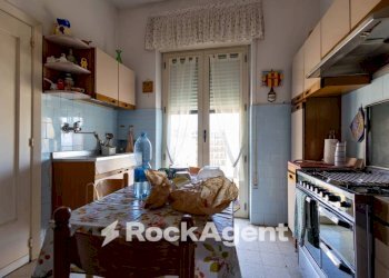 Cucina - Quadrilocale via Madonna dei Cieli 40/a, Catanzaro - foto 3