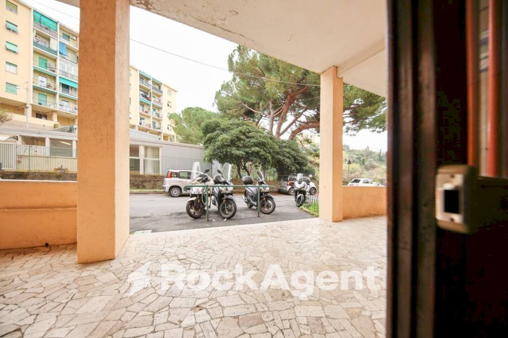Cortile interno - Appartamento corso Luigi Andrea Martinetti, 113, Genova (zona Sampierdarena) - foto 3