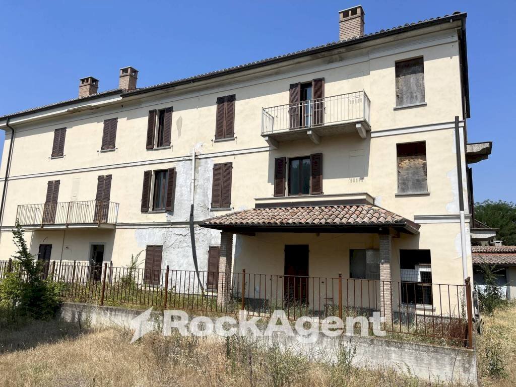 Facciata - Casa indipendente via Marconi, 47, Rivanazzano Terme - foto 2