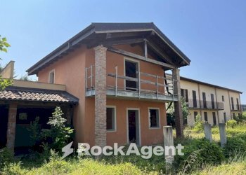 Facciata - Casa indipendente via Marconi, 47, Rivanazzano Terme - foto 7