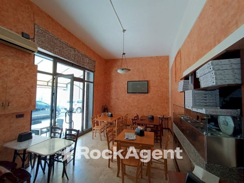 Interno non residenziale - Bar Tavola Calda - Fredda via Salvatore Trinchese, 22, Martano - foto 3