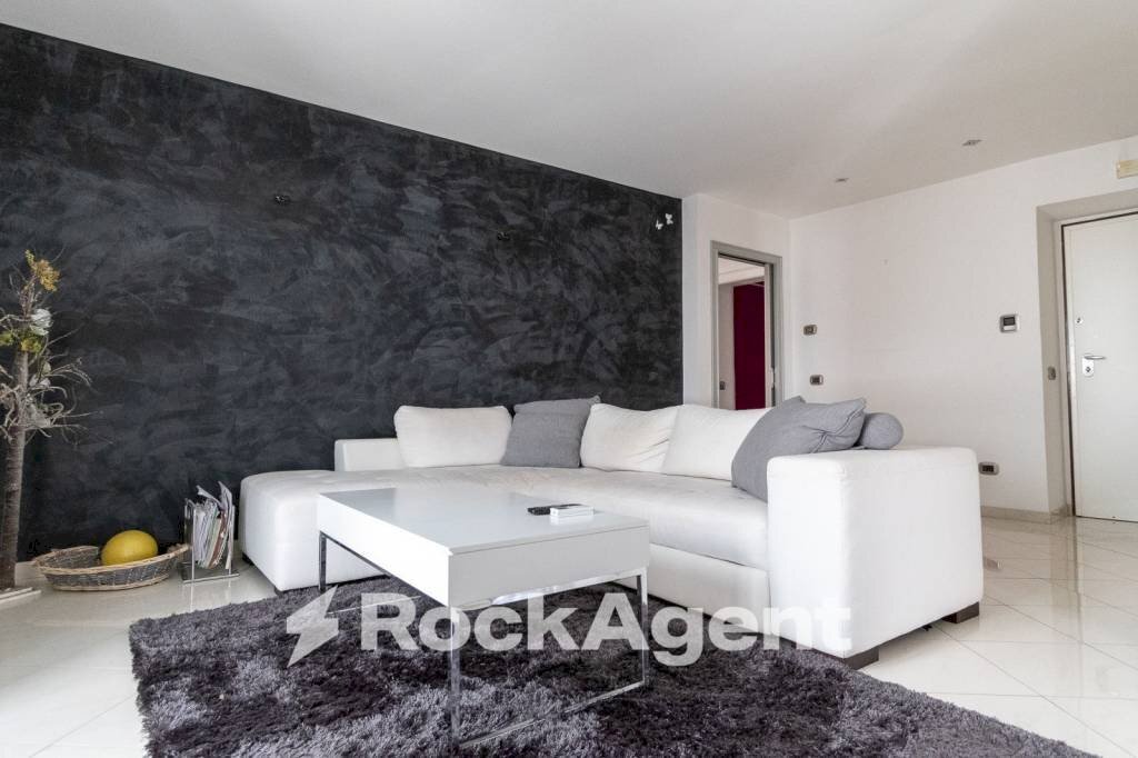 Salone - Trilocale via Giuseppe Poerio, 47, Catanzaro - foto 1