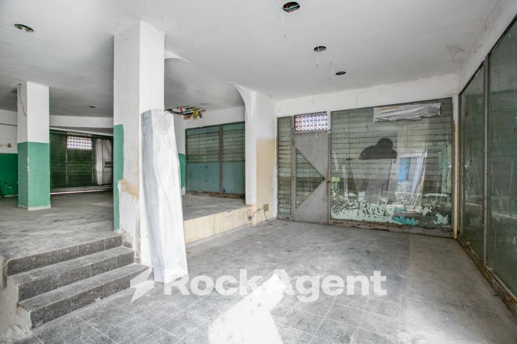 Interno non residenziale - Negozio via Eugenio Torelli Viollier, 63, Roma - foto 1
