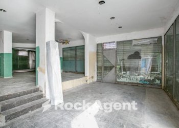 Interno non residenziale - Negozio via Eugenio Torelli Viollier, 63, Roma - foto 1