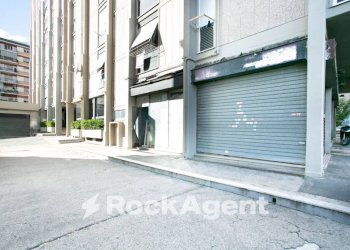 Facciata - Negozio via Eugenio Torelli Viollier, 63, Roma - foto 2