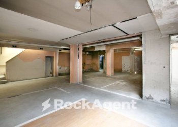 Interno non residenziale - Negozio via Eugenio Torelli Viollier, 63, Roma - foto 8