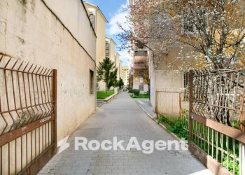 Cortile interno - Bilocale via Calpurnio Fiamma, 130, Roma - foto 2