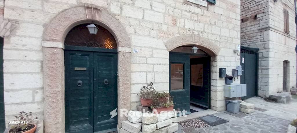 Facciata - Bilocale via Camponocecchio 15, Genga - foto 1