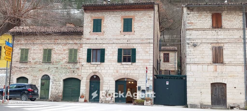 Facciata - Bilocale via Camponocecchio 15, Genga - foto 2