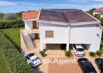Facciata - Villa via Indipendenza, 76, Sant'Egidio alla Vibrata - foto 1