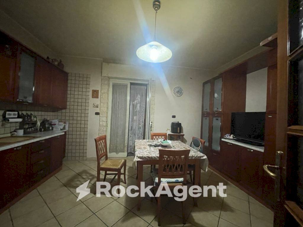 Cucina - Trilocale via Angelo Volpicelli, 34, Arzano - foto 2