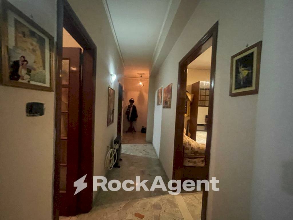 Corridoio - Trilocale via Angelo Volpicelli, 34, Arzano - foto 3