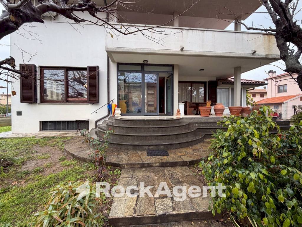 Facciata - Villa via Perugia, 2A, Castagneto Carducci - foto 2