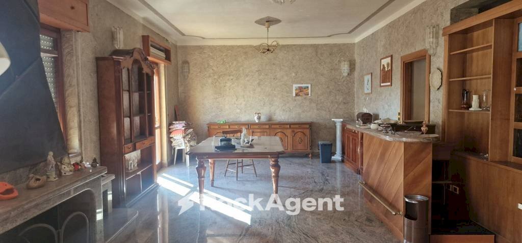 Salone - Ufficio via Mazzini, 73, Montepaone - foto 2