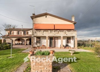 Facciata - Casa indipendente via Argine Sinistro, 5, Correzzola - foto 1