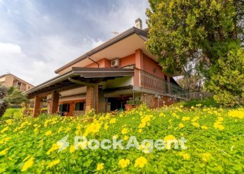 Facciata - Villa via Pietro Maroncelli, 8, Trecastagni - foto 3