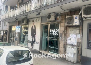 Facciata - Shop via Servio Tullio, Napoli (neighborhood Soccavo) - photo 3