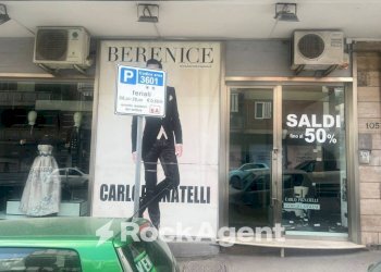 Facciata - Shop via Servio Tullio, Napoli (neighborhood Soccavo) - photo 4