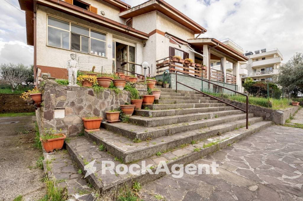 Facciata - Villa via di Valle Muricana, 674, Roma (zona Labaro) - foto 1