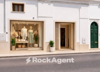 Facciata - Shop via Cesare Battisti, 12, Carmiano - photo 2