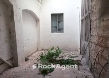 Cortile interno - Shop via Cesare Battisti, 12, Carmiano - photo 16