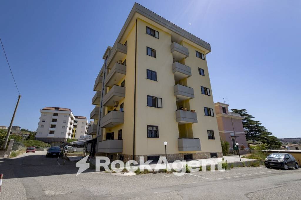 Facciata - Quadrilocale viale Barlaam da Seminara, 36, Catanzaro - foto 1