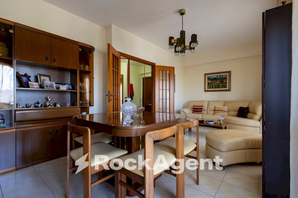 Salone - Quadrilocale viale Barlaam da Seminara, 36, Catanzaro - foto 2