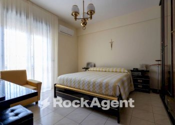 Camera da letto - Quadrilocale viale Barlaam da Seminara, 36, Catanzaro - foto 14