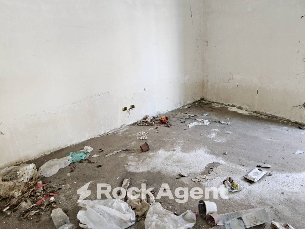 Magazzino - Negozio corso G. Garibaldi, 366, Siderno - foto 1