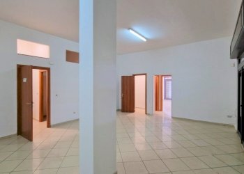 Locale Commerciale Mondragone - foto 2