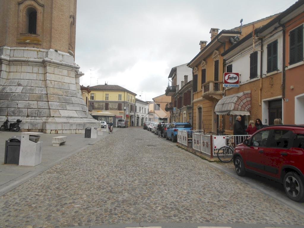 Shop Piazza XX settembre, Comacchio - photo 3