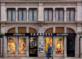 Foto 1 - Negozio via San Pietro
 
11, Trento - foto 1