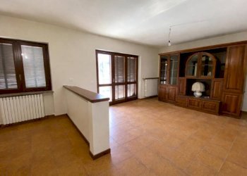 Salone - Appartamento via San Michele, 7, Niella Tanaro - foto 2