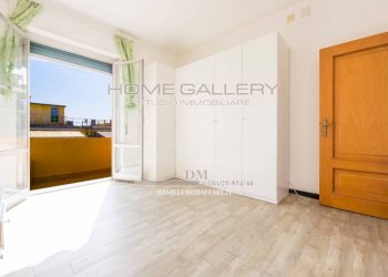 Camera da letto - Trilocale via Donghi, Genova (zona Marassi) - foto 11