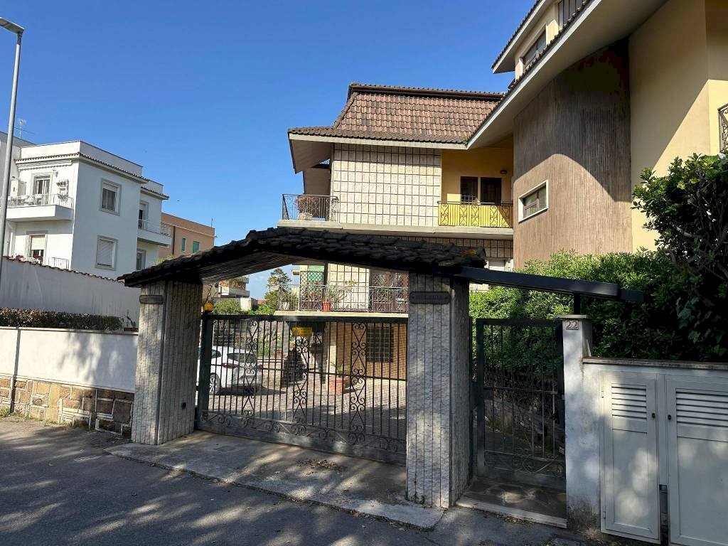 Facciata - Appartamento via delle Roselle, 22, Anzio - foto 1