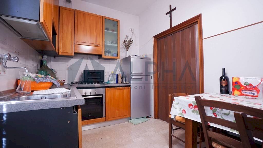 Cucina - Appartamento via Bengasi, Forlì - foto 2