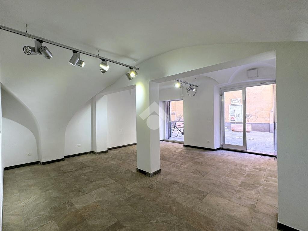 Shop Locale commerciale Via Boragine, Loano - photo 1
