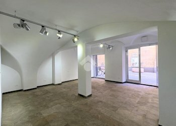 Shop Locale commerciale Via Boragine, Loano - photo 1