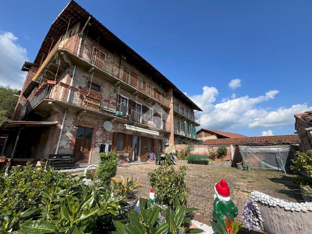 Quadrilocale Via carlo botta, Castellamonte - foto 1