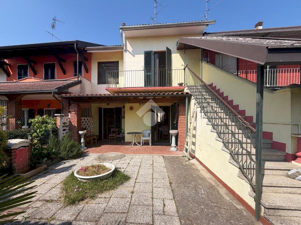 Semi-detached house Corso Amedeo D'Aosta, Robbio - photo 1