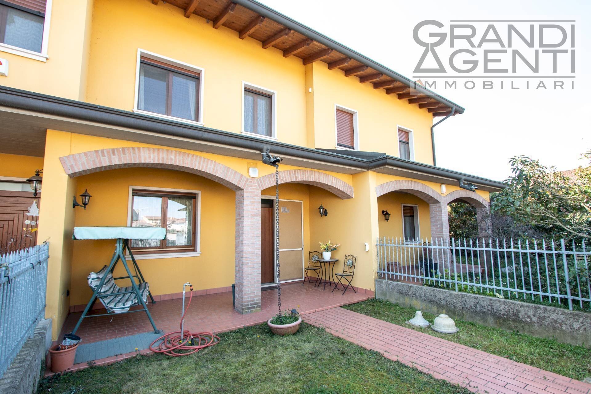 Foto 1 - Villa a Schiera Eugenio Montale
 
11, Mozzecane - foto 1