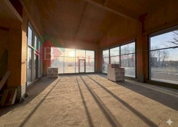 Foto 4 - Negozio via Roma
 
505, Ispra - foto 4