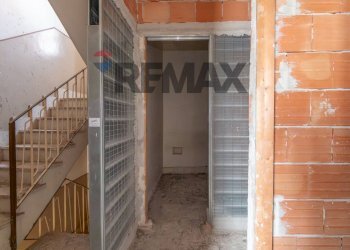 Scale - Independent house Via Gioachino Rossini
 
104, Lentini - photo 11