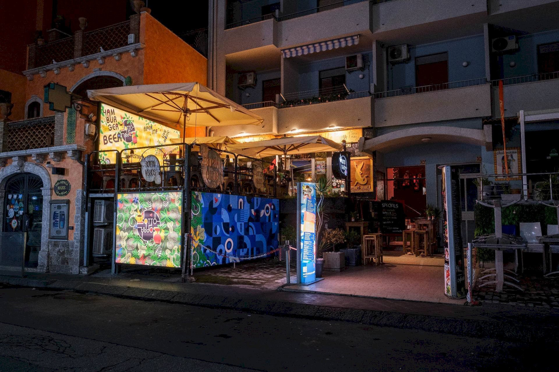 Edificio all\'aperto - Attività Commerciale Via Naxos
 
243/A, Giardini-Naxos - foto 1