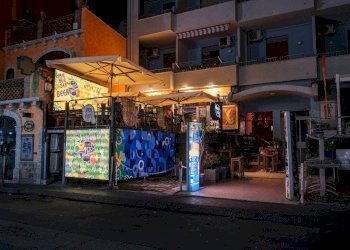 Edificio all\'aperto - Attività Commerciale Via Naxos
 
243/A, Giardini-Naxos - foto 1