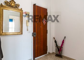 Hall / corridoio - Four-room apartment Via Plebiscito
 
580, Catania - photo 13